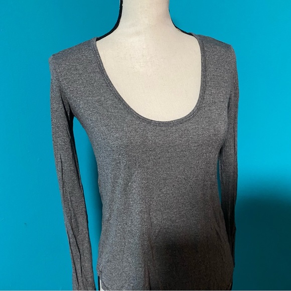 Aritzia Wilfred Free XXS Grey Scoop Neck Long Sleeve Top Tee - Picture 2 of 5